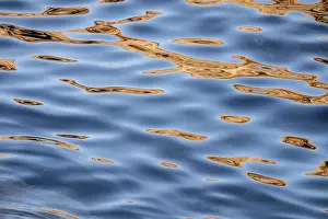 Spanish Mountain Village Drucke: Reflection of rocks in water,s Estaca