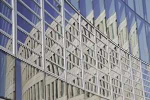 Contemporary Skyscraper Design Drucke: Reflection, skyscraper, Frankfurt
