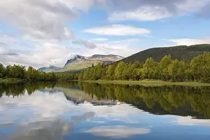 Uninhabited Swedish Countryside Drucke: Reflection in Tarraatno river