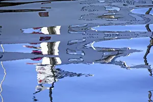 Reflections On Water Drucke: Reflection in water