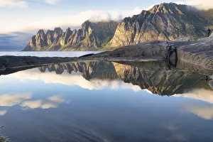Northern Norway Scenery Drucke: Reflections of clouds, rocks and the Devil's Tooth mountain in the evening sunlight
