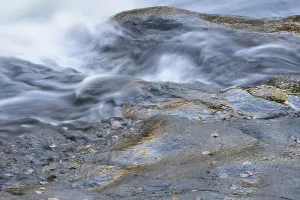 October In Lapland Sweden Drucke: Reflections on a rock at a rushing stream