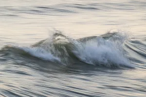 Gerahmter Druck : Brechende Welle, Abendlicht. Gerahmter Druck : Brechende Welle, Abendlicht.