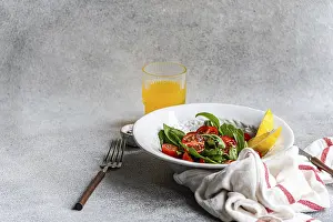 Olive Oil Recipes Drucke: A refreshing arugula and herb salad