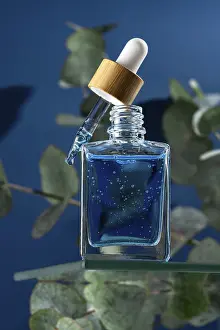 Male Grooming Products Drucke: A refreshing face serum designed for men