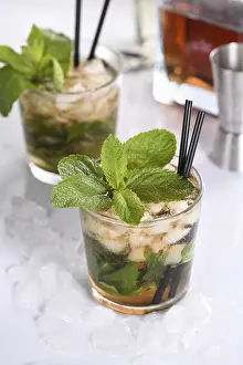 Bilder Datiert 1. Juni 2024: Ein erfrischender Mint Julep Cocktail