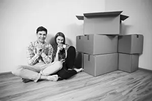 Interior Space Photo Drucke: Relocated couple drinking tea on the floor