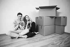 Interior Space Photo Drucke: Relocated couple drinking tea on the floor