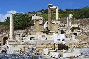 Ancient Ruins Turkey Drucke: Remains of ancient structures with columns and an information board