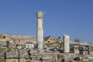 Drucke von Ruinen und Säulen in Hierapolis, ein Zeugnis der antiken Zivilisation Türkische Kulturerbestätten Drucke: Ruinen und Säulen in Hierapolis, Türkei