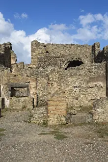 Unesco World Heritage Ancient City Drucke: Remnants of old terracotta brick and stone wall structures with rectangular