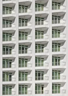 Full Frame Exterior View Drucke: Repeating pattern of windows and balcony