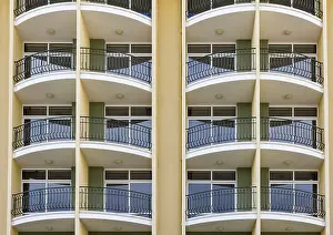 Cityscape With No People Drucke: Repeating pattern of windows and balcony