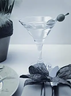 Restaurant Table Setting Drucke: Restaurant table serving with cocktail and silverware