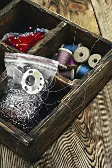 Handicraft Sewing Tools Drucke: Retro composition with buttons and thread in wooden box