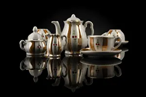 Plain Black Background Photo Drucke: Retro tea set with reflection on black background