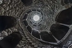 Sintra Castle Drucke: The reverse tower, initiation well