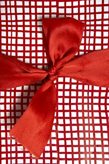 Advent Season Decorations Drucke: Ribbons on a present