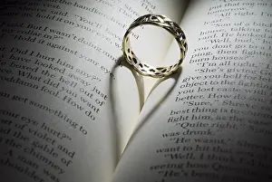 Symbolic Heart Shape Image Drucke: Ring in the fold of an open book