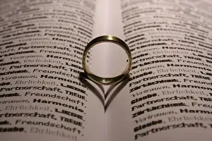 Empty Heart Shape Drucke: Ring with heart