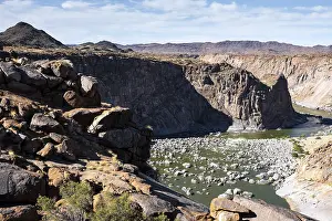 Orange River Landscape Drucke: River bed and dump on the Orange River