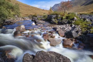 Glen Coe Landscape Drucke: River Etive, rapids, long exposure