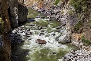 Colca Canyon Peru Drucke: River with fast rapids flanked by rocks