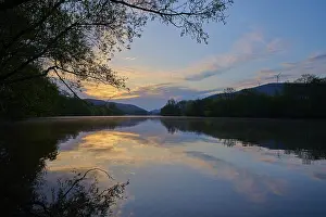 River Landscape Drucke: River landscape, reflection, tree