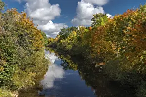 Autumn Landscape Photography Drucke: A river lined with autumnal trees