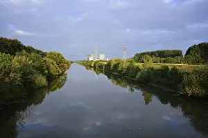 Bilder Datiert 10. August 2024: Der Fluss Lippe und die Kraftwerk Gersteinwerk.