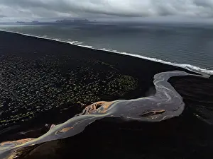 Wild River In Iceland Drucke: River, river course, river delta