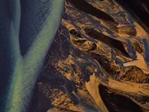 Wild River In South Iceland Drucke: River, river course, river delta