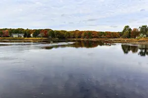New England Fall Foliage Drucke: Riverfront, Fall Leaves, Indian Summer
