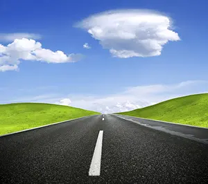 Rural Road Traffic Drucke: Road and cloudy sky