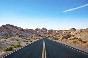 Red Sandstone Formations Drucke: Road between red sandstone formations