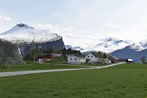 Deserted Roads In Scandinavia Drucke: Road in spring in Norway