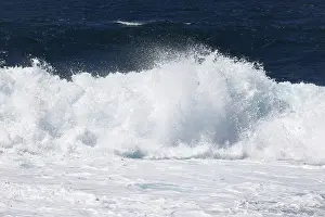 Surfing In The Canaries Drucke: Roaring surf, waves, surf waves