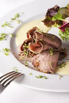 Beef Cuisine Images Drucke: Roastbeef mit Salat