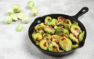 Roasted Brussels Sprouts Drucke: Roasted brussels sprouts, with bacon