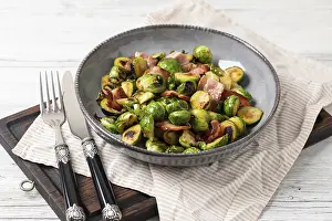Brussels Sprout Nutrition Drucke: Roasted brussels sprouts with bacon