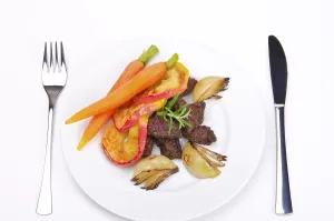 Savory Dinner Ideas Drucke: Roasted liver with vegetables and apple