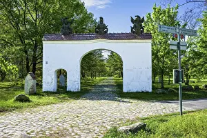 European Lake Views Drucke: Robber baron's gate at Klinger See
