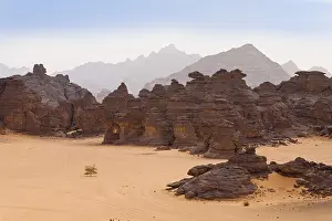 North Africa Mountain Range Drucke: Rock formations in the Libyan Desert