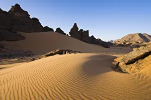 North Africa Mountain Range Drucke: Rock formations in the Libyan Desert