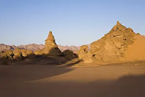 North African Mountain Range Drucke: Rock formations in the Libyan Desert