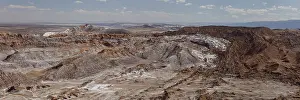 Valle De La Luna Chile Drucke: Rock formations with some snow