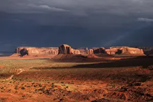 US America Natural Reserve Drucke: Rock formations after storm, clouds