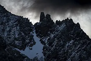 Dramatic Cloud Atmosphere Drucke: Rock ridge with dramatic clouds