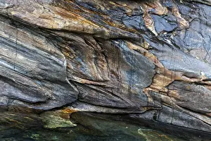 Ticino Mountain Creek Drucke: Rock structures in the Verzasca River
