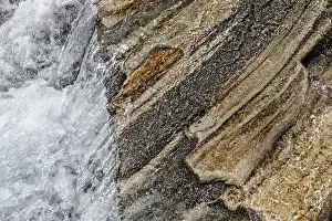Uninhabited Swiss Countryside Drucke: Rock structures in the Verzasca River